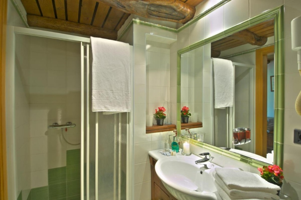 Room image 4